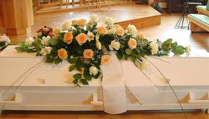 Flott utvalg i blomster og kistedekorasjoner - BegravelsesbyrÃ¥et